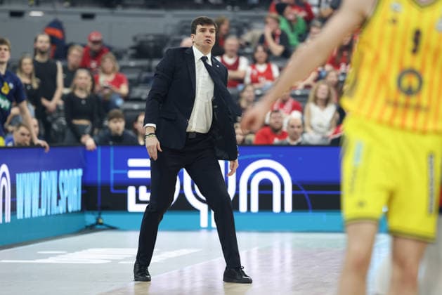 Pedro Calles (Alba Berlin, Chef-Trainer), GER, Alba Berlin vs. EWE Baskets Oldenburg, Basketball, BBL Pokal, BMW TOP FOUR, Halbfinale, Saison 2025 2026, 21.02.2026, GER, Alba Berlin vs. EWE Baskets Oldenburg, Basketball, BBL Pokal, BMW TOP FOUR, Halbfinale, Saison 2025 2026, 21.02.2026 Muenchen Copyright: xEibner-Pressefoto JennixMaulx EP_JML