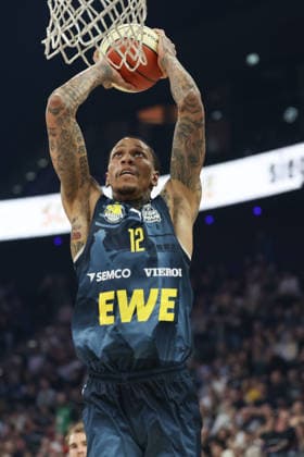 Michale Kyser (EWE Baskets Oldenburg, 12) dunk, GER, Alba Berlin vs. EWE Baskets Oldenburg, Basketball, BBL Pokal, BMW TOP FOUR, Halbfinale, Saison 2025 2026, 21.02.2026, GER, Alba Berlin vs. EWE Baskets Oldenburg, Basketball, BBL Pokal, BMW TOP FOUR, Halbfinale, Saison 2025 2026, 21.02.2026 Muenchen Copyright: xEibner-Pressefoto JennixMaulx EP_JML