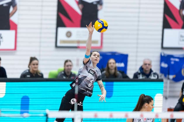 1. Volleyball Bundesliga Frauen: Schwarz-Weiss Erfurt vs. Ladies in Black Aachen; Erfurt; 21.02.2026 Elizabeth Sandbothe ( 2; Schwarz-Weiss Erfurt) 1. Volleyball Bundesliga Frauen: Schwarz-Weiss Erfurt vs. Ladies in Black Aachen; Riethsporthalle Erfurt; 21.02.2026 Copyright: xBEAUTIFULxSPORTS Duehringx