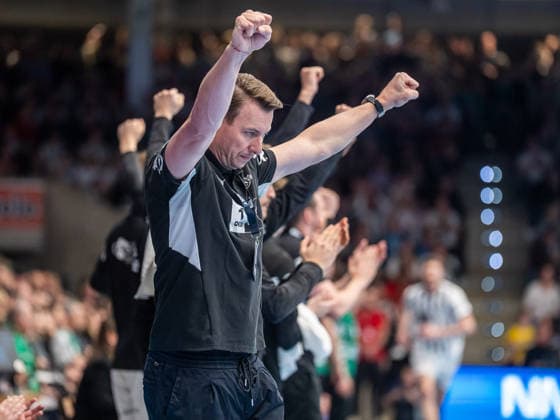 Filip Jicha, Cheftrainer (THW Kiel) ballt die Jubelfaeuste, Frisch Auf Goeppingen vs. THW Kiel, Handball, 1. Bundesliga, Herren, Spielzeit 2025 2026, 21.02.2026, Frisch Auf Goeppingen vs. THW Kiel, Handball, 1. Bundesliga, Herren, Spielzeit 2025 2026, 21.02.2026 Goeppingen Copyright: xEibner-Pressefoto MichaelxSchmidx EP_MST