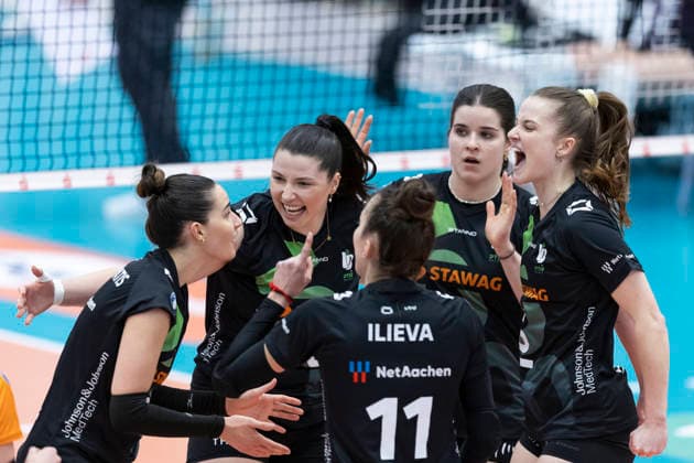 1. Volleyball Bundesliga Frauen: Schwarz-Weiss Erfurt vs. Ladies in Black Aachen; Erfurt; 21.02.2026 Jubel Ladies in Black Aachen 1. Volleyball Bundesliga Frauen: Schwarz-Weiss Erfurt vs. Ladies in Black Aachen; Riethsporthalle Erfurt; 21.02.2026 Copyright: xBEAUTIFULxSPORTS Duehringx