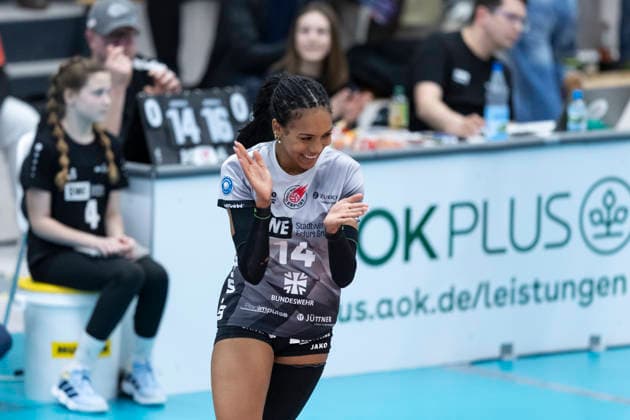1. Volleyball Bundesliga Frauen: Schwarz-Weiss Erfurt vs. Ladies in Black Aachen; Erfurt; 21.02.2026 Alianza Darley ( 14; Schwarz-Weiss Erfurt) 1. Volleyball Bundesliga Frauen: Schwarz-Weiss Erfurt vs. Ladies in Black Aachen; Riethsporthalle Erfurt; 21.02.2026 Copyright: xBEAUTIFULxSPORTS Duehringx