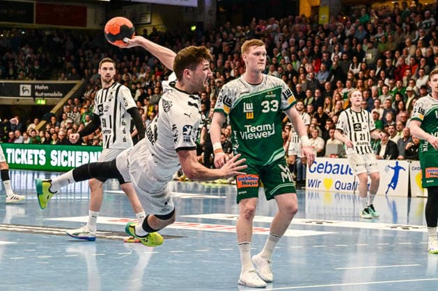 DAIKIN Handball-Bundesliga: Frisch Auf! Göppingen - THW Kiel; Göppingen, 21.02.2026 Lukas Zerbe (THW Kiel, 24) beim erfolgreichen Sprungwurf; Göppingen, 21.02.2026 - 22. Spieltag der DAIKIN Handball-Bundesliga, Frisch Auf! Göppingen - THW Kiel, EWS-Arena, Göppingen. Copyright: xBEAUTIFULxSPORTS Märklx