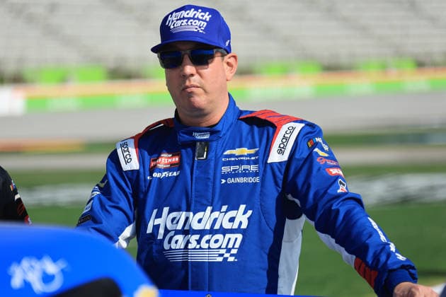 ATLANTA, GA - FEBRUARY 20: Kyle Busch ( 7 Spire Motorsports HendrickCars.com Chevrolet) talks with a member of his crew during qualifying for the NASCAR, Motorsport, USA CRAFTSMAN Truck Series FR8 Racing 208 on February 20, 2026 at EchoPark Speedway in Hampton, GA. (Photo by Jeff Robinson Icon Sportswire) AUTO: FEB 20 NASCAR CRAFTSMAN Truck Series FR8 Racing 208 EDITORIAL USE ONLY Icon2602206178208