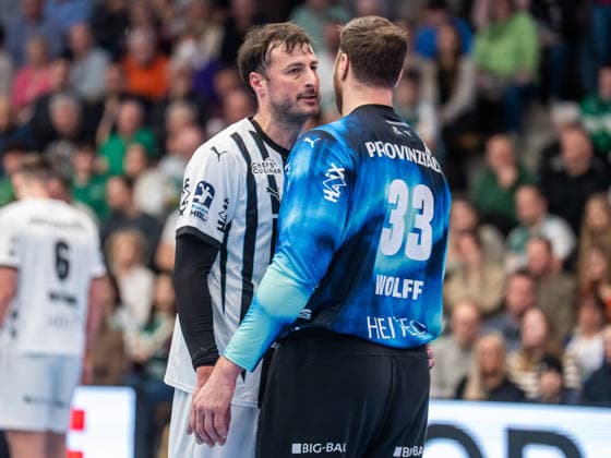 Domagoj Duvnjak (THW Kiel, 04) mit Andreas Wolff (THW Kiel, 33), Frisch Auf Goeppingen vs. THW Kiel, Handball, 1. Bundesliga, Herren, Spielzeit 2025 2026, 21.02.2026, Frisch Auf Goeppingen vs. THW Kiel, Handball, 1. Bundesliga, Herren, Spielzeit 2025 2026, 21.02.2026 Goeppingen Copyright: xEibner-Pressefoto MichaelxSchmidx EP_MST