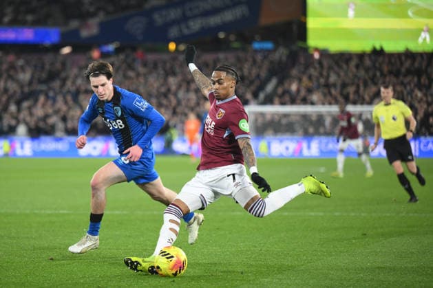 West Ham United vs Manchester United, ManU Premier League Crysencio Summerville of West Ham United crosses the ball during the Premier League match between West Ham United and AFC Bournemouth at the London Stadium in Stratford, on February 21, 2026. Stratford Greater London  Copyright: xMIxNewsx originalFilename:fletcher-westhamu260221_npZXX.jpg