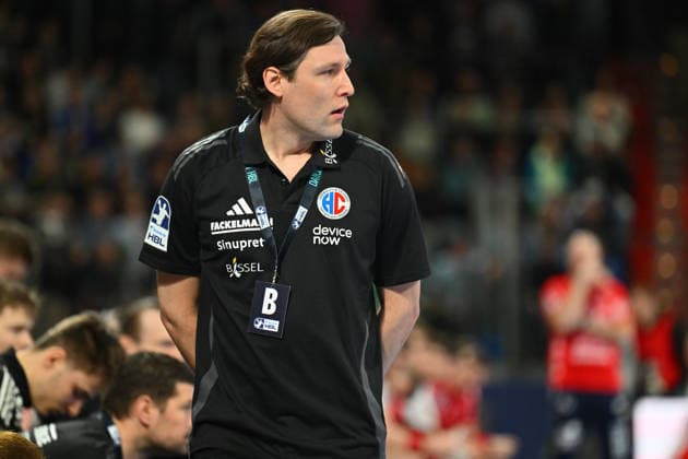 21.02.20265 - Handball - 1. Bundesliga DAIKIN HBL - Saison 2025 2026 - 22. Spieltag: HC Erlangen Metropolregion Nürnberg HCE - SG Flensburg Handewitt - - xwoxzix - Johannes Sellin ( Trainer HC Erlangen HCE )