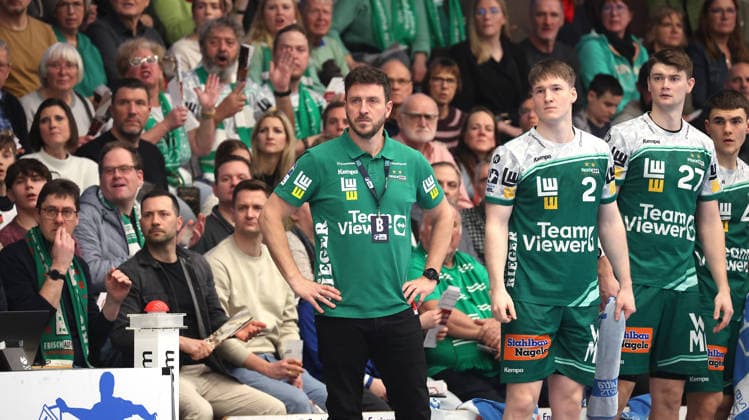 21.02.2026, Deutschland, Göppingen, Handball DAIKIN HBL, FRISCH AUF! Göppingen vs. THW Kiel, FAG Trainer Ben Matschke enttäuscht