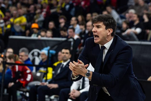 GER, BMW Top Four, Basketball BBL Pokal, Halbfinale, ALBA Berlin - EWE Baskets Oldenburg. 21.02.2026, SAP Garden, München, GER, BMW Top Four, Basketball BBL Pokal, Halbfinale, ALBA Berlin - EWE Baskets Oldenburg. Pedro Calles (Head Coach), ALBA Berlin Foto Alexander Trienitz München SAP Garden Bayern Deutschland