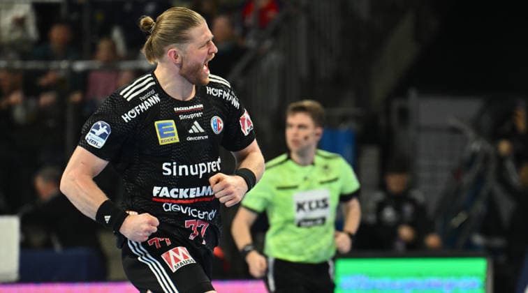 21.02.20265 - Handball - 1. Bundesliga DAIKIN HBL - Saison 2025 2026 - 22. Spieltag: HC Erlangen Metropolregion Nürnberg HCE - SG Flensburg Handewitt - - xwoxzix - Maciej Gebala (77, HC Erlangen HCE ) Torjubel Jubel Freude