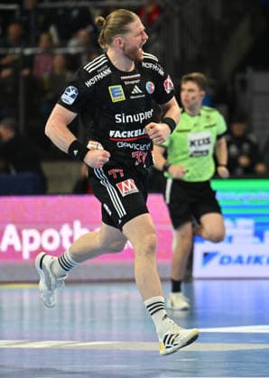 21.02.20265 - Handball - 1. Bundesliga DAIKIN HBL - Saison 2025 2026 - 22. Spieltag: HC Erlangen Metropolregion Nürnberg HCE - SG Flensburg Handewitt - - xwoxzix - Maciej Gebala (77, HC Erlangen HCE ) Torjubel Jubel Freude