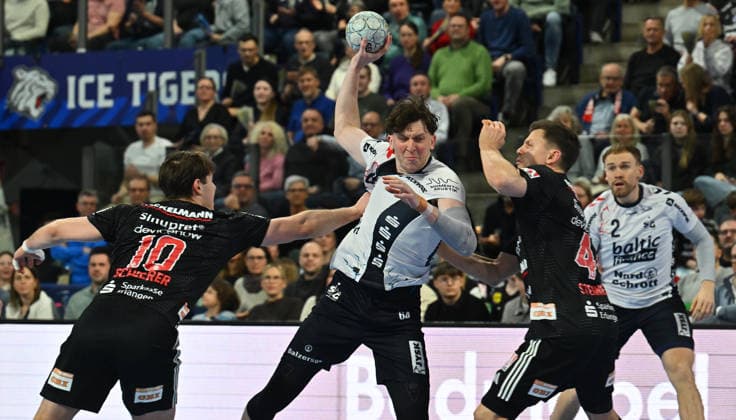 21.02.20265 - Handball - 1. Bundesliga DAIKIN HBL - Saison 2025 2026 - 22. Spieltag: HC Erlangen Metropolregion Nürnberg HCE - SG Flensburg Handewitt - - xwoxzix - Florian Scheerer (10, HC Erlangen HCE ) Lasse Möller Moeller (64, SG Flensburg-Handewitt ) Christoph Steinert ( 44, HC Erlangen HCE )