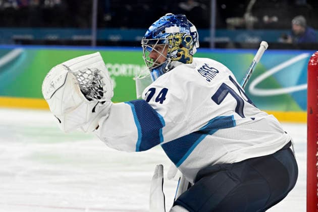 LKS 20260221 Goalkeeper Juuse Saros of Finland warming up before the men s Ice hockey, Eishockey bronze medal match between Slovakia and Finland during the Milano Cortina Winter Olympics at the Milano Santa Giulia Ice Hockey Arena in Milan on February 21, 2026. - EMMI KORHONEN Milano Italy QSQ0fzAoorc  Copyright: xEmmixKorhonenx QSQ0fzAoorc