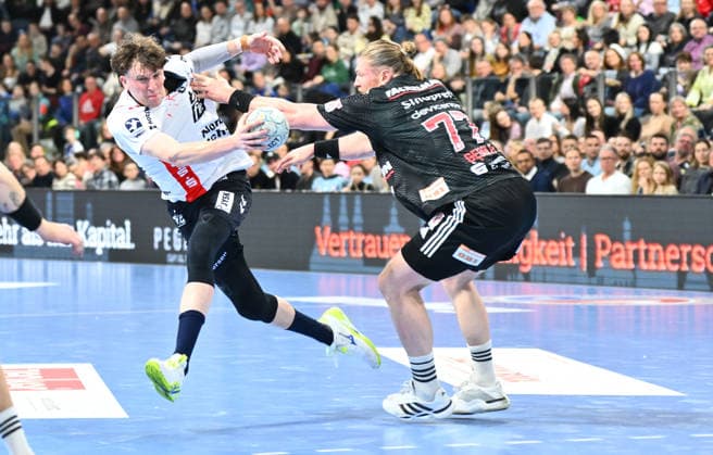 21.02.20265 - Handball - 1. Bundesliga DAIKIN HBL - Saison 2025 2026 - 22. Spieltag: HC Erlangen Metropolregion Nürnberg HCE - SG Flensburg Handewitt - - xwoxzix - Lasse Möller Moeller (64, SG Flensburg-Handewitt ) Maciej Gebala (77, HC Erlangen HCE )