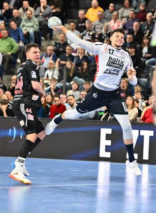 21.02.20265 - Handball - 1. Bundesliga DAIKIN HBL - Saison 2025 2026 - 22. Spieltag: HC Erlangen Metropolregion Nürnberg HCE - SG Flensburg Handewitt - - xwoxzix - Christoph Steinert ( 44, HC Erlangen HCE ) Marko Grgic (17, SG Flensburg-Handewitt )