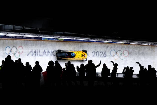 BUCKWITZ Lisa, SCHUTEN Neele (Deutschland) vor Fans Zuschauern, ITA, Olympische Spiele Milano Cortina 2026, Olympia, Zweierbob Frauen, Finale, 21.02.2026 ITA, Olympische Spiele Milano Cortina 2026, Olympia, Zweierbob Frauen, Finale, 21.02.2026 Cortina d Ampezzo *** BUCKWITZ Lisa, SCHUTEN Neele Germany in front of fans spectators, ITA, Olympic Games Milano Cortina 2026, Olympia, two-man bobsleigh women, final, 21 02 2026 ITA, Olympic Games Milano Cortina 2026, Olympia, two-man bobsleigh women, final, 21 02 2026 Cortina d Ampezzo Copyright: xEibner-Pressefoto Memmlerx EP_MMR
