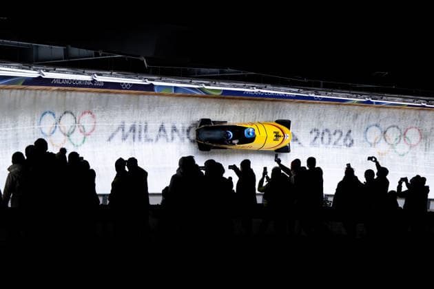 KALICKI Kim, PREPENS Talea (Deutschland) vor Fans Zuschauern, ITA, Olympische Spiele Milano Cortina 2026, Olympia, Zweierbob Frauen, Finale, 21.02.2026 ITA, Olympische Spiele Milano Cortina 2026, Olympia, Zweierbob Frauen, Finale, 21.02.2026 Cortina d Ampezzo *** KALICKI Kim, PREPENS Talea Germany in front of fans spectators, ITA, Olympic Games Milano Cortina 2026, Olympia, two-man bobsleigh women, final, 21 02 2026 ITA, Olympic Games Milano Cortina 2026, Olympia, two-man bobsleigh women, final, 21 02 2026 Cortina d Ampezzo Copyright: xEibner-Pressefoto Memmlerx EP_MMR