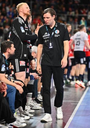 21.02.20265 - Handball - 1. Bundesliga DAIKIN HBL - Saison 2025 2026 - 22. Spieltag: HC Erlangen Metropolregion Nürnberg HCE - SG Flensburg Handewitt - - xwoxzix - Johannes Sellin ( Trainer HC Erlangen HCE ) enttäuscht Enttäuschung