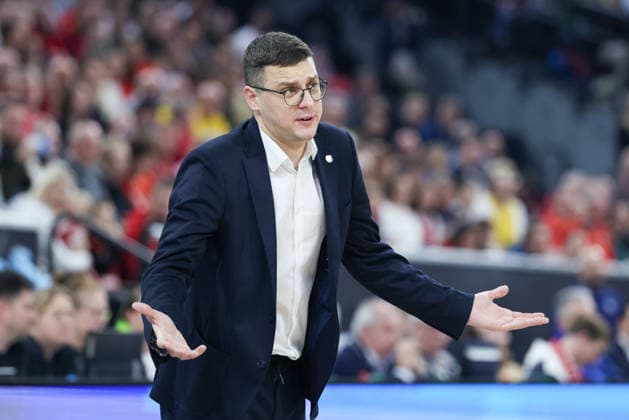 Lazar Spasic (EWE Baskets Oldenburg, Chef-Trainer) gestikuliert, GER, Alba Berlin vs. EWE Baskets Oldenburg, Basketball, BBL Pokal, BMW TOP FOUR, Halbfinale, Saison 2025 2026, 21.02.2026, GER, Alba Berlin vs. EWE Baskets Oldenburg, Basketball, BBL Pokal, BMW TOP FOUR, Halbfinale, Saison 2025 2026, 21.02.2026 Muenchen Copyright: xEibner-Pressefoto JennixMaulx EP_JML