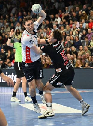 21.02.20265 - Handball - 1. Bundesliga DAIKIN HBL - Saison 2025 2026 - 22. Spieltag: HC Erlangen Metropolregion Nürnberg HCE - SG Flensburg Handewitt - - xwoxzix - Niclas Kirkelokke (5, SG Flensburg-Handewitt ) Florian Scheerer (10, HC Erlangen HCE )