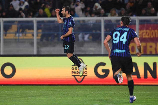 Henrikh Mkhitaryan of FC Internazionale Milano celebrates the goal of 0-1 scored during the serie A match between US Lecce and FC Internazionale Milano at Ettore Giardiniero - Via del Mare stadium in Lecce (Italy), February 21, 2026. massimilianoxcarnabuci