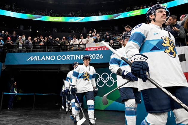 LKS 20260221 Finnish players, on the right Eeli Tolvanen, walking to the arena before the men s Ice hockey, Eishockey bronze medal match between Slovakia and Finland during the Milano Cortina Winter Olympics at the Milano Santa Giulia Ice Hockey Arena in Milan on February 21, 2026. - EMMI KORHONEN Milano Italy srQliytr_UI  Copyright: xEmmixKorhonenx srQliytr_UI