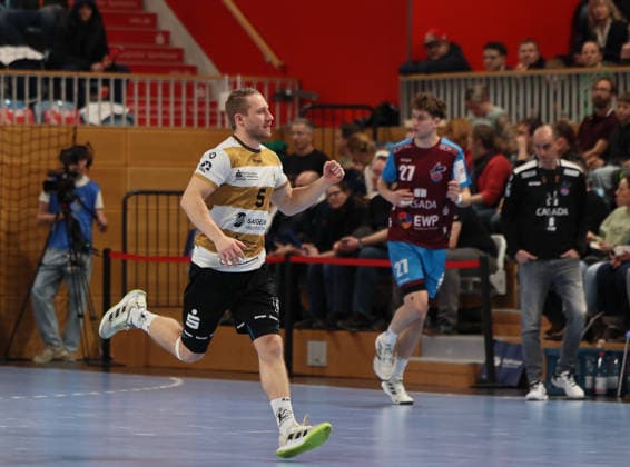 GER HBL2 Saison 2025 2026 VfL Potsdam vs HC Elbflorenz Dresden, 21.02.26, MBS Arena, Potsdam Lukas WUCHERPFENNIG (HC Elbflorenz 5) jubelt nach Torerfolg, Faust, Emotion
