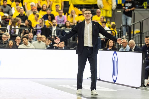 GER, BMW Top Four, Basketball BBL Pokal, Halbfinale, ALBA Berlin - EWE Baskets Oldenburg. 21.02.2026, SAP Garden, München, GER, BMW Top Four, Basketball BBL Pokal, Halbfinale, ALBA Berlin - EWE Baskets Oldenburg. Lazar Spasic Lazar Spasic (Coach EWE Baskets Oldenburg) Foto Alexander Trienitz München SAP Garden Bayern Deutschland