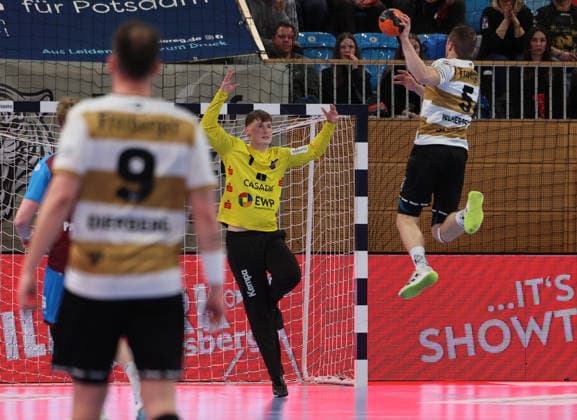 GER HBL2 Saison 2025 2026 VfL Potsdam vs HC Elbflorenz Dresden, 21.02.26, MBS Arena, Potsdam Frederik HÖLER (1.VfL Potsdam 1), Lukas WUCHERPFENNIG (HC Elbflorenz 5)