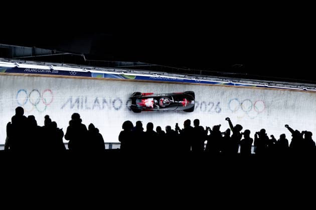 RIBI Bianca, SIEBEN Skylar (Kanada) vor Fans Zuschauern, ITA, Olympische Spiele Milano Cortina 2026, Olympia, Zweierbob Frauen, Finale, 21.02.2026 ITA, Olympische Spiele Milano Cortina 2026, Olympia, Zweierbob Frauen, Finale, 21.02.2026 Cortina d Ampezzo *** RIBI Bianca, SIEBEN Skylar Canada in front of fans spectators, ITA, Olympic Games Milano Cortina 2026, Olympia, two-man bobsleigh women, final, 21 02 2026 ITA, Olympic Games Milano Cortina 2026, Olympia, two-man bobsleigh women, final, 21 02 2026 Cortina d Ampezzo Copyright: xEibner-Pressefoto Memmlerx EP_MMR
