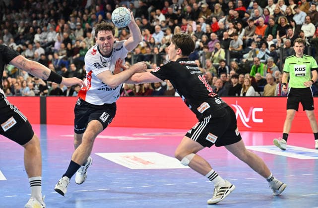 21.02.20265 - Handball - 1. Bundesliga DAIKIN HBL - Saison 2025 2026 - 22. Spieltag: HC Erlangen Metropolregion Nürnberg HCE - SG Flensburg Handewitt - - xwoxzix - Niclas Kirkelokke (5, SG Flensburg-Handewitt ) Florian Scheerer (10, HC Erlangen HCE )