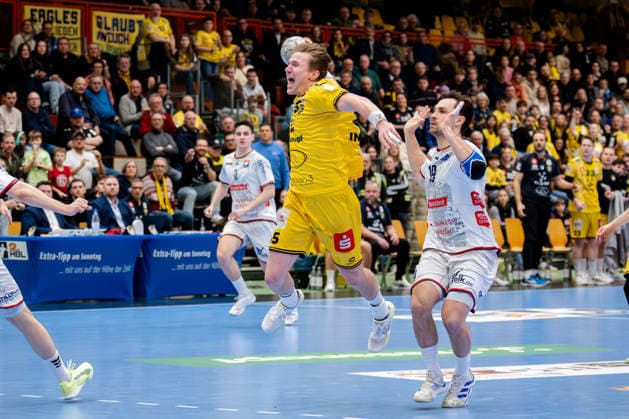 Krefeld, 21.02.2026, Handball, Herren, 2. Bundesliga, 20. Spieltag, 2025 2026: HSG Krefeld Niederrhein TV 05 07 Hüttenberg Niklas Ingenpaß (HSG Krefeld Niederrhein, 55) beim Torwurf Krefeld Glockenspitzhalle NRW Germany