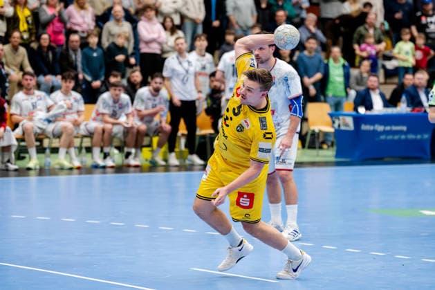 Krefeld, 21.02.2026, Handball, Herren, 2. Bundesliga, 20. Spieltag, 2025 2026: HSG Krefeld Niederrhein TV 05 07 Hüttenberg Falk Kolodziej (HSG Krefeld Niederrhein, 5) beim Siebenmeter Krefeld Glockenspitzhalle NRW Germany