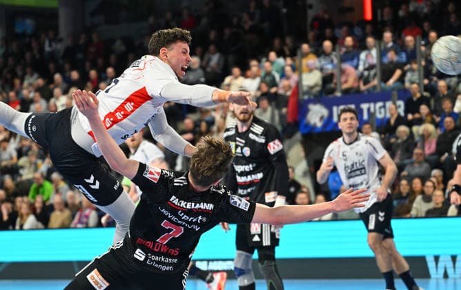 21.02.20265 - Handball - 1. Bundesliga DAIKIN HBL - Saison 2025 2026 - 22. Spieltag: HC Erlangen Metropolregion Nürnberg HCE - SG Flensburg Handewitt - - xwoxzix - Marko Grgic (17, SG Flensburg-Handewitt ) Florian Scheerer (10, HC Erlangen HCE )