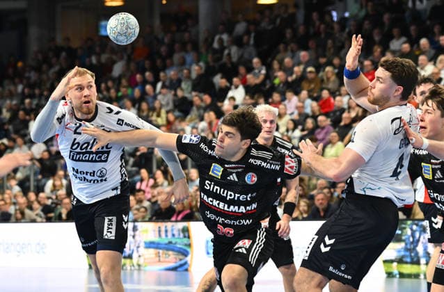 21.02.20265 - Handball - 1. Bundesliga DAIKIN HBL - Saison 2025 2026 - 22. Spieltag: HC Erlangen Metropolregion Nürnberg HCE - SG Flensburg Handewitt - - xwoxzix - Simon Pytlick (2, SG Flensburg-Handewitt ) Tobias Buck (39, HC Erlangen HCE ) Johannes Golla (4, SG Flensburg-Handewitt )
