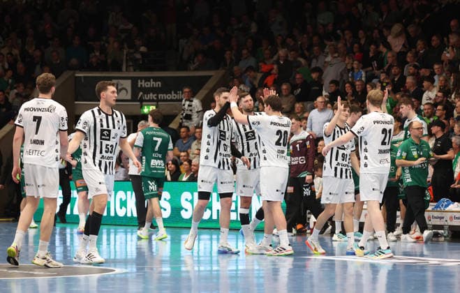 21.02.2026, Deutschland, Göppingen, Handball DAIKIN HBL, FRISCH AUF! Göppingen vs. THW Kiel, Jubel Kiel