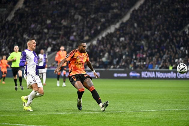 Toulouse FC v Paris FC - Ligue 1 McDonald s 2025 2026 06 OTAVIO ATAIDE (pfc) - 11 Santiago HIDALGO (tfc) during the Ligue 1 McDonald s match between Toulouse and Paris at Stadium de Toulouse on February 21, 2026 in Toulouse, France. Toulouse France  Copyright: xFEPx 776348294