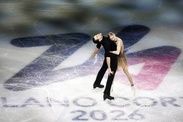 ITALY, MILAN - FEBRUARY 21, 2026: Ice dancers Olivia Smart and Tim Dieck of Spain perform during the Figure skating, Eiskunstlauf exhibition gala at the 2026 Winter Olympic Games, Olympische Spiele, Olympia, OS at Milano Ice Skating Arena 2026 Winter Olympics: Figure Skating  - ZUMAt113 20260221_zaa_t113_802 Copyright: xPeterxKovalevx