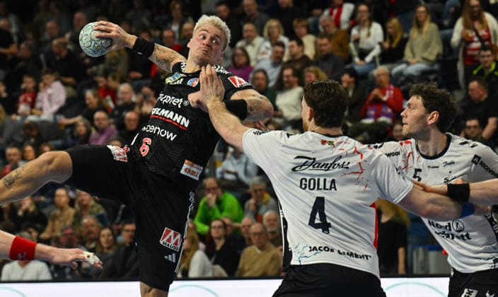 21.02.20265 - Handball - 1. Bundesliga DAIKIN HBL - Saison 2025 2026 - 22. Spieltag: HC Erlangen Metropolregion Nürnberg HCE - SG Flensburg Handewitt - - xwoxzix - Marek Nissen (6, HC Erlangen HCE ) Johannes Golla (4, SG Flensburg-Handewitt )