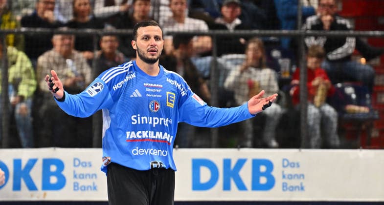 21.02.20265 - Handball - 1. Bundesliga DAIKIN HBL - Saison 2025 2026 - 22. Spieltag: HC Erlangen Metropolregion Nürnberg HCE - SG Flensburg Handewitt - - xwoxzix - Khalifa Ghedbane (96, HC Erlangen HCE ) gestikuliert Geste