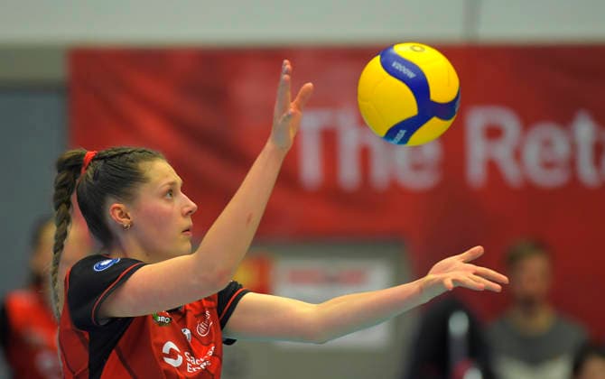22.02.2026, Dresdens Mette Pfeffer beim Aufschlag, Volleyball, Bundesliga, Dresdner SC - Skurios Volleys Borken, (c) Dresden