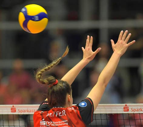 22.02.2026, Block, Haare, Abwehr, Zopf, Ball, Fingernägel, Volleyball, Bundesliga, Dresdner SC - Skurios Volleys Borken, (c) Dresden