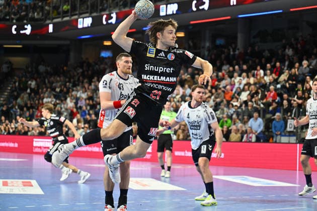 21.02.20265 - Handball - 1. Bundesliga DAIKIN HBL - Saison 2025 2026 - 22. Spieltag: HC Erlangen Metropolregion Nürnberg HCE - SG Flensburg Handewitt - - xwoxzix - Christopher Bissel (21, HC Erlangen HCE )