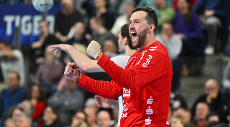 21.02.20265 - Handball - 1. Bundesliga DAIKIN HBL - Saison 2025 2026 - 22. Spieltag: HC Erlangen Metropolregion Nürnberg HCE - SG Flensburg Handewitt - - xwoxzix - Benjamin Buric (1, SG Flensburg-Handewitt ) ballt Faust Fäuste - Jubel Freude