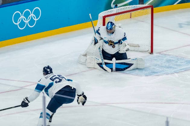 February 21, 2026, Milan, Lombardy, Italy: Goalkeeper Juuse Saros 74 of Team Finland saves a goal against Team Slovakia in the Mens Team Slovakia Vs Team Finland Bronze Medal Game game at the Milano Santagiulia Ice hockey, Eishockey Arena in MILAN, Italy during the 2026 Milano Cortina Winter Olympics. Olympics 2026: Milano Cortina: Ice Hockey Mens: Juuse Saros  - ZUMAa161 20260221_oly_a161_013 Copyright: xWalterxG.xArcex