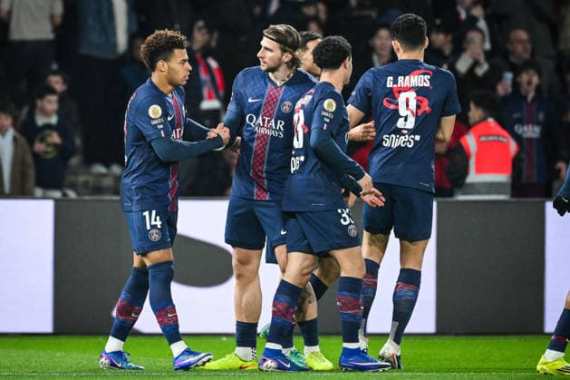 February 21, 2026, Paris, France, France: Desire DOUE of PSG celebrate his goal with teammates during the Ligue 1 match between Paris Saint-Germain (PSG) and FC Metz at Parc des Princes Stadium on February 21, 2026 in Paris, France. Paris France - ZUMAm308 20260221_zsp_m308_002 Copyright: xMatthieuxMirvillex