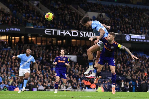 Football - Premier League - Manchester City v Newcastle United 21st February 2026 - Premier League - Manchester City v Newcastle United - Nico O Reilly of Manchester City gets above Kieran Trippier of Newcastle United and scores their 2nd goal - Photo: Simon Stacpoole Offside. Manchester UK Copyright: xSimonxStacpoolexOffside