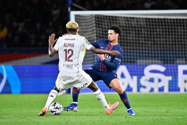 FOOTBALL : PSG vs Metz - Ligue 1 - 21 02 2026 Warren ZAIRE EMERY ( 33 - PSG ) and Alpha Toure ( 12 - Metz ) during the Ligue 1 match between Paris Saint Germain and FC Metz at Parc Des Princes on February 21 , 2026 in Paris, France. ( Photo by Federico Pestellini PsnewZ ) ParisFrance  Copyright: xFedericoxPestellinix