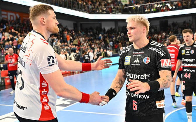 21.02.20265 - Handball - 1. Bundesliga DAIKIN HBL - Saison 2025 2026 - 22. Spieltag: HC Erlangen Metropolregion Nürnberg HCE - SG Flensburg Handewitt - - xwoxzix - Blaz Blagotinsek (43, SG Flensburg-Handewitt ) Marek Nissen (6, HC Erlangen HCE ) nach Spielende