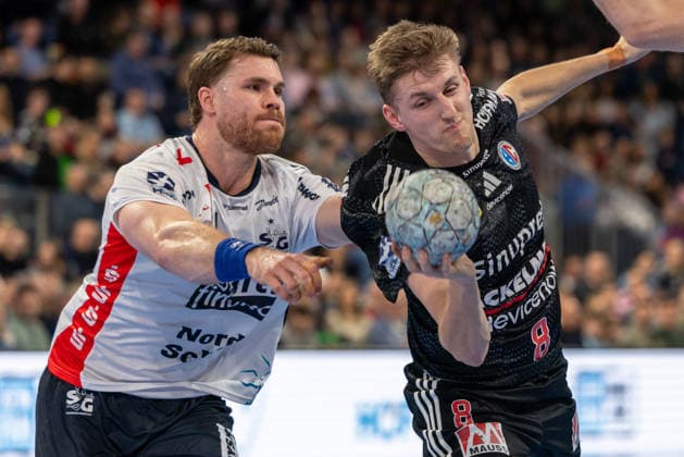 Viggo Kristjansson (HC Erlangen, 73) Johannes Golla (SG Flensburg-Handewitt, 04) HC Erlangen vs. SG Flensburg-Handewitt, Handball, 1. Handball Bundesliga, Saison 2025 2026, 22. Spieltag, 21.02.2026 HC Erlangen vs. SG Flensburg-Handewitt, Handball, 1. Handball Bundesliga, Saison 2025 2026, 22. Spieltag, 21.02.2026 Nuernberg Copyright: xEibner-Pressefoto ArdanxFuessmanx EP_AFN